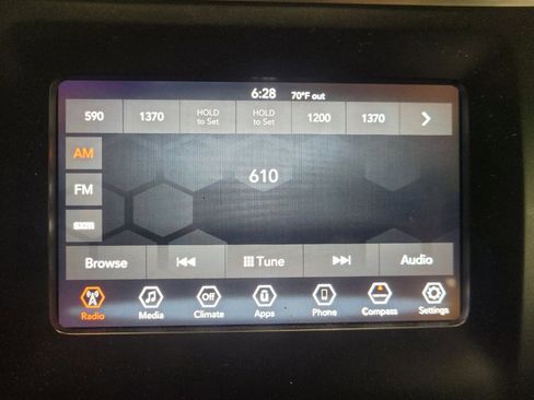 Used 2019 Jeep Cherokee Latitude Plus image 25