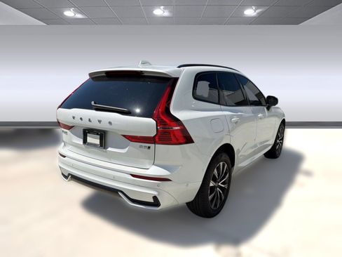 Used 2025 Volvo XC60 B5 Plus AWD/4WD image 9