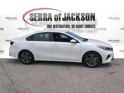 Certified 2024 Kia Forte LXS FWD image 9