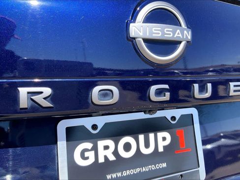 Used 2024 Nissan Rogue SV image 33