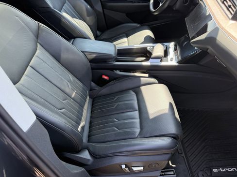 Used 2019 Audi e-tron Prestige w/ Prestige Package image 55