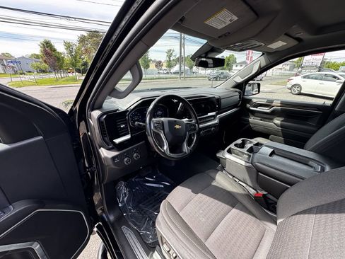 Used 2022 Chevrolet Silverado 1500 LT AWD/4WD image 13