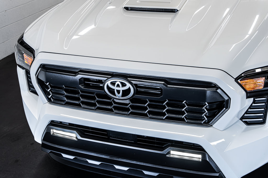 Used 2025 Toyota Tacoma TRD Sport AWD/4WD image 10