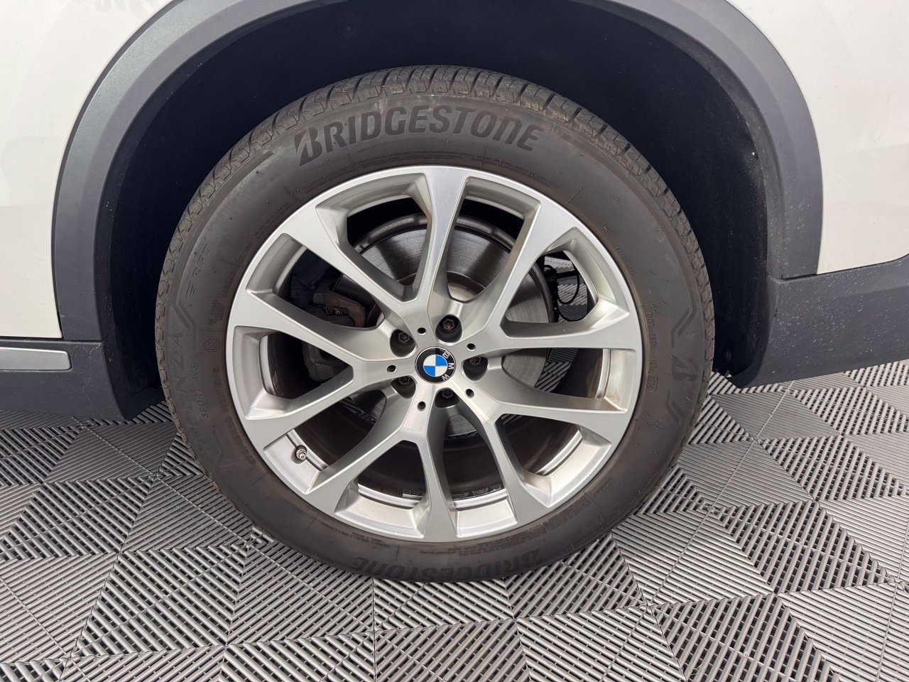 Used 2022 BMW X5 xDrive40i w/ Premium Package AWD/4WD image 13