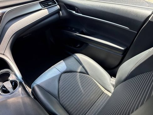 Used 2020 Toyota Camry SE w/ Convenience Package FWD image 15