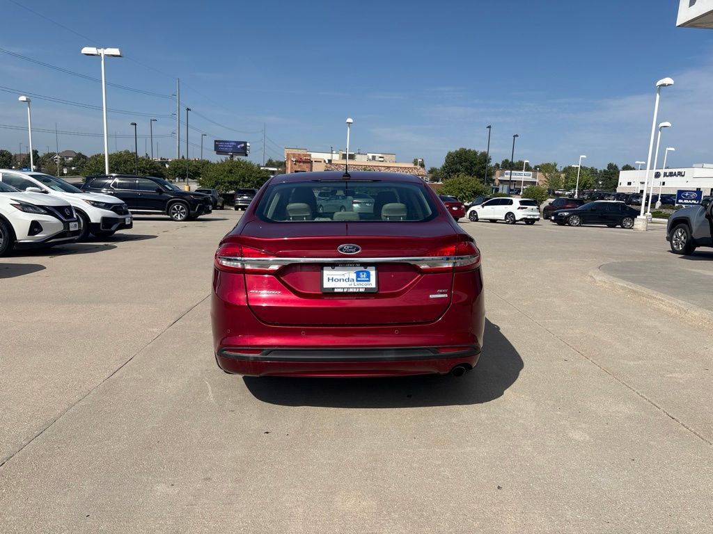 Used 2017 Ford Fusion SE w/ Fusion SE Technology Package FWD image 6