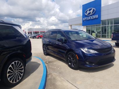 Used 2020 Chrysler Pacifica Touring w/ S Appearance Package