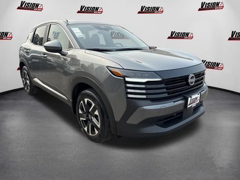 Used 2025 Nissan Kicks SV AWD/4WD image 3