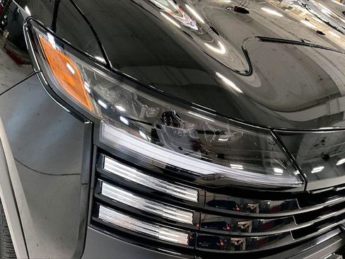 Certified 2025 Nissan Kicks SV w/ Illumination Package image 28