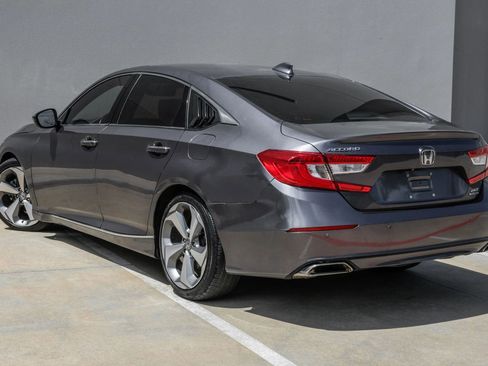 Used 2018 Honda Accord Touring image 10