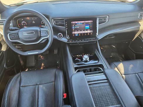 Used 2024 Jeep Wagoneer L Series II w/ Flexible Seating Group AWD/4WD image 9