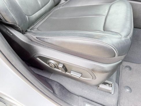 Used 2023 Jeep Grand Cherokee Overland image 11