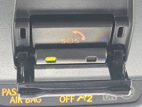 Used 2022 Toyota Corolla Cross LE FWD image 4