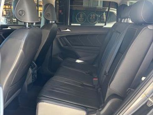 Used 2022 Volkswagen Tiguan SE w/ Panoramic Sunroof Package FWD image 15