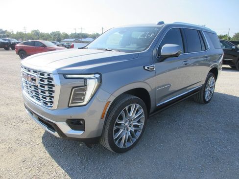 New 2026 GMC Yukon Denali w/ Denali Reserve Package AWD/4WD image 9