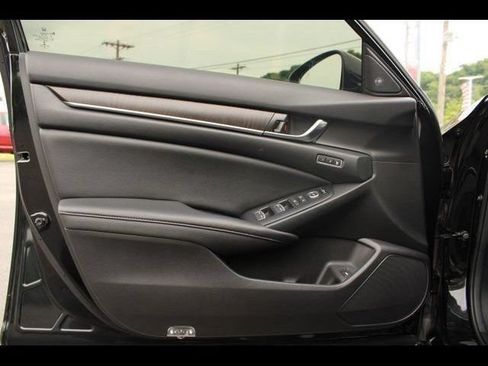 Used 2021 Honda Accord Touring image 14