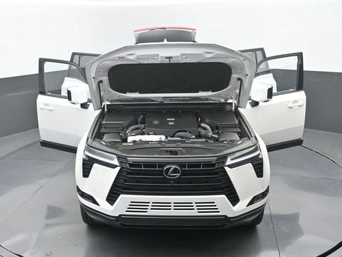 Used 2024 Lexus GX 550 w/ Accessory Package (31) image 36