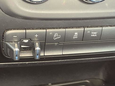 Used 2018 RAM 2500 Tradesman w/ Chrome Appearance Group image 10