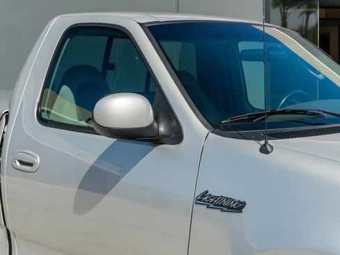 Used 2004 Ford F150 Lightning RWD image 32