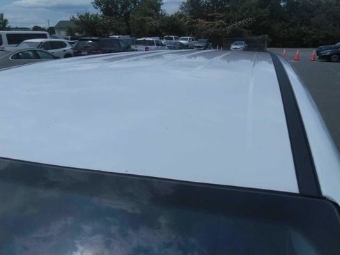 Used 2024 Chrysler Pacifica Touring-L FWD image 13