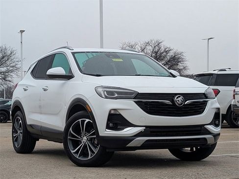 Certified 2022 Buick Encore GX Essence image 2