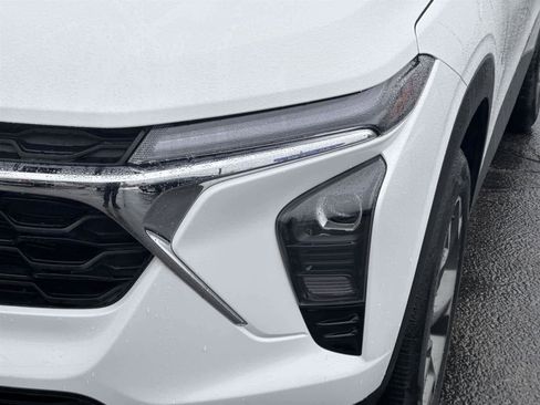 Used 2024 Chevrolet Trax LT w/ Driver Confidence Package image 9