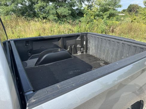 Used 2023 Chevrolet Silverado 1500 LT AWD/4WD image 6