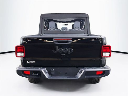 Used 2024 Jeep Gladiator Sport AWD/4WD image 6