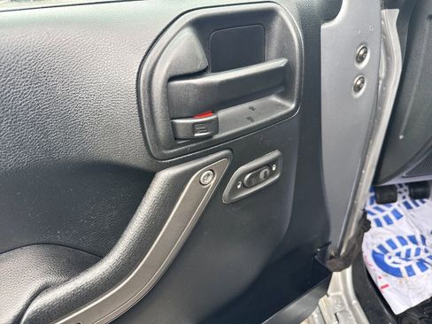Used 2017 Jeep Wrangler Sport AWD/4WD image 12