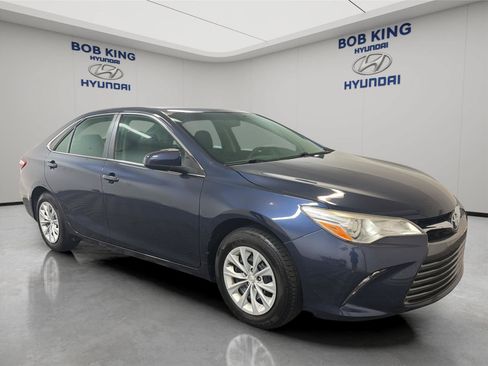 Used 2017 Toyota Camry LE FWD image 7