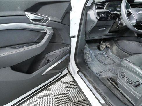Used 2023 Audi e-tron Premium Plus w/ Premium Plus Package AWD/4WD image 8