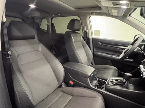 Used 2025 Honda CR-V EX image 11