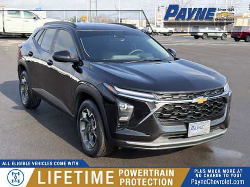 Certified 2025 Chevrolet Trax LT w/ Driver Confidence Package image 1