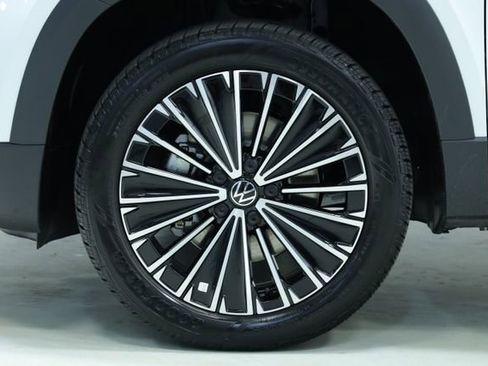 New 2026 Volkswagen Taos SE FWD image 8