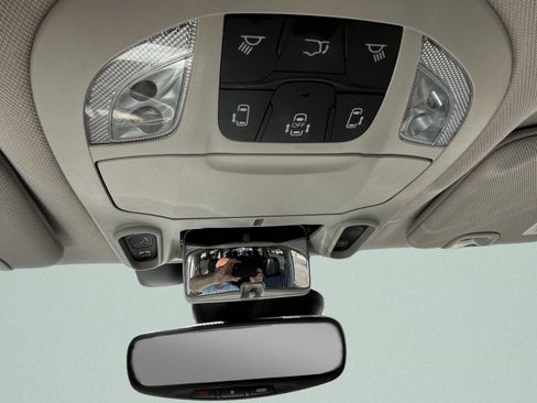 Used 2021 Chrysler Pacifica Limited w/ Uconnect Theater Family Group AWD/4WD image 35