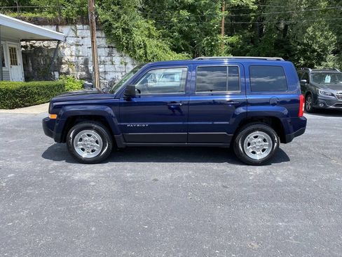 Used 2016 Jeep Patriot Sport w/ Power Value Group AWD/4WD image 2