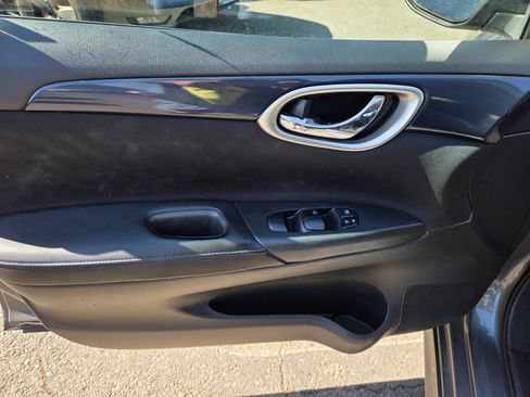 Used 2019 Nissan Sentra SR FWD image 7