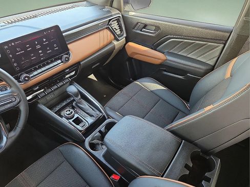 Used 2025 GMC Canyon AT4 image 12