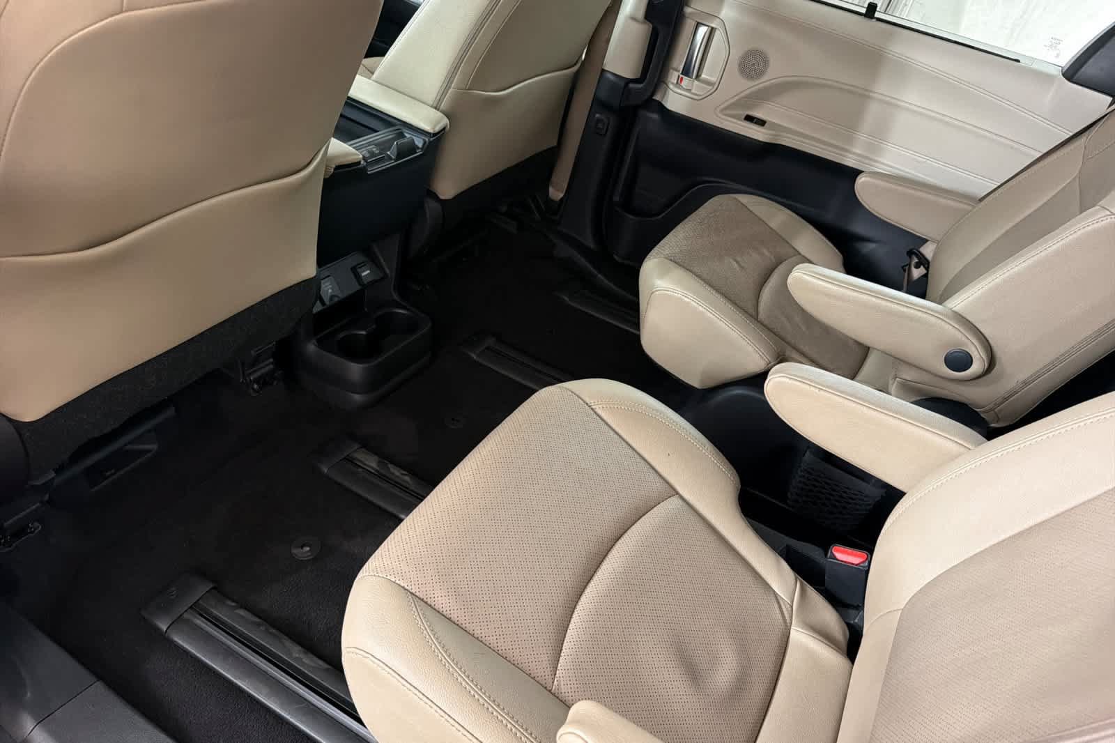 Used 2021 Toyota Sienna Limited AWD/4WD image 4