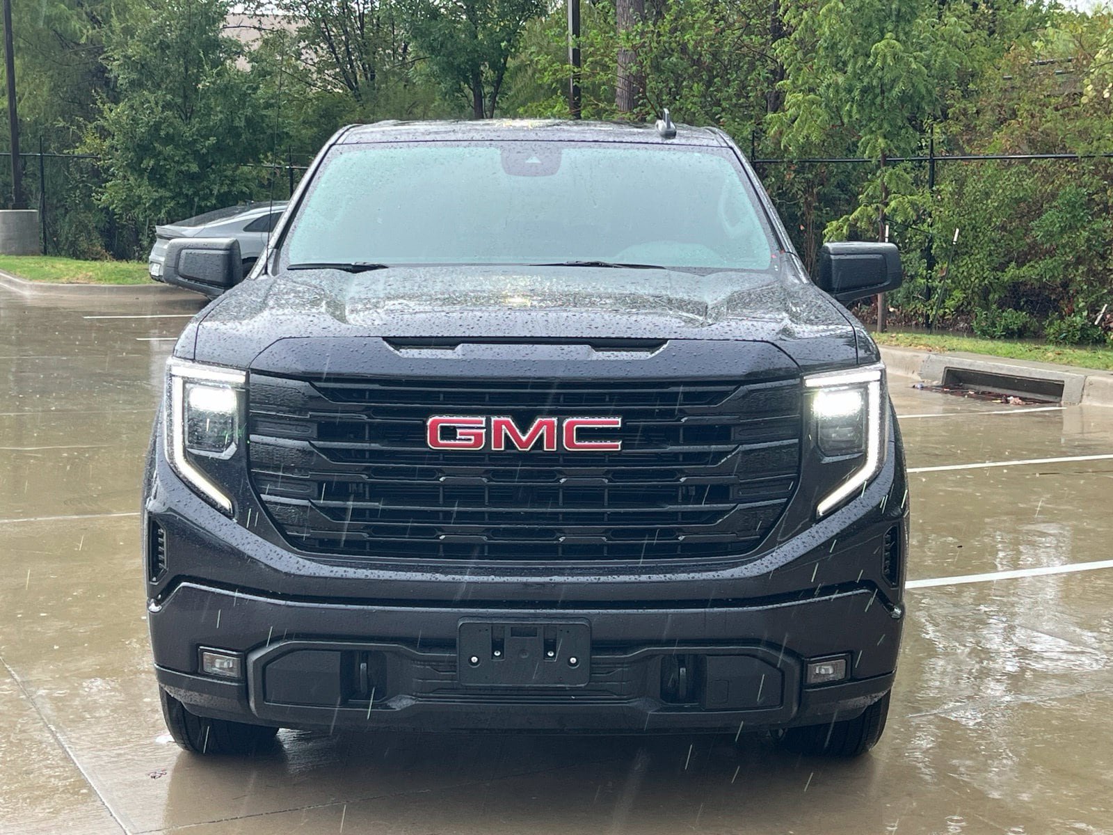 Used 2023 GMC Sierra 1500 Elevation RWD image 2