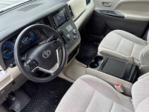 Used 2020 Toyota Sienna LE image 11