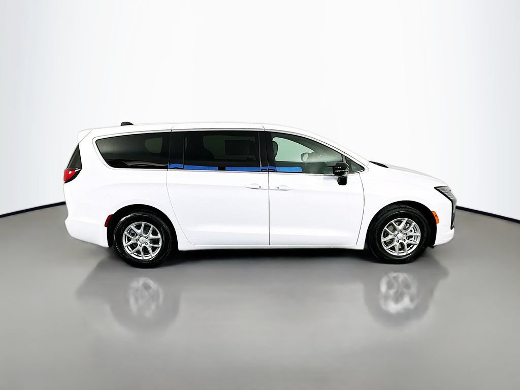 New 2027 Chrysler Pacifica Select FWD image 8