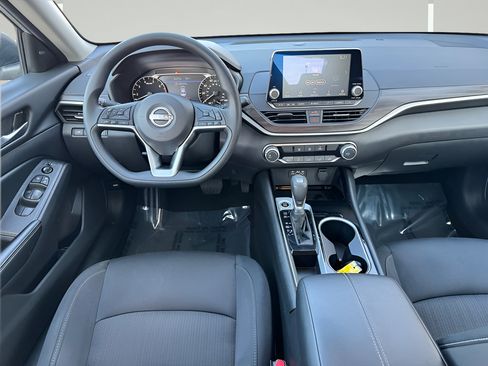Used 2024 Nissan Altima 2.5 SV FWD image 28