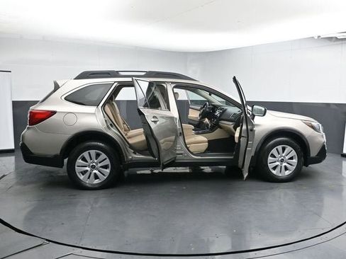 Used 2018 Subaru Outback 2.5i Premium image 37