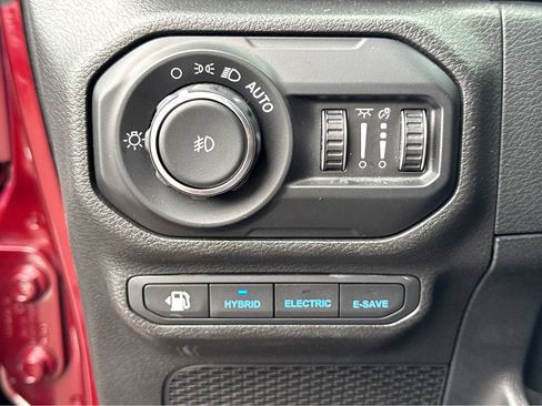 Used 2021 Jeep Wrangler Unlimited Sahara w/ Cold Weather Group image 15