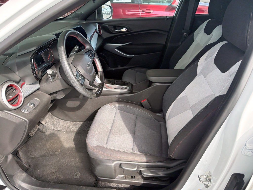 Used 2024 Chevrolet Trax RS w/ Driver Confidence Package FWD image 10