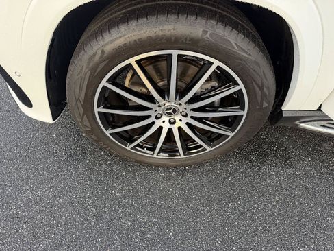 Used 2025 Mercedes-Benz GLS 450 4MATIC image 39