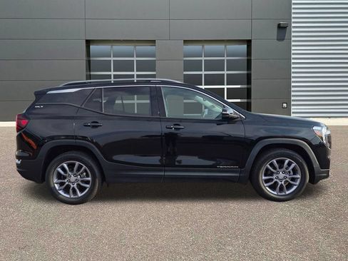 Used 2022 GMC Terrain SLT w/ Infotainment Package II AWD/4WD image 4