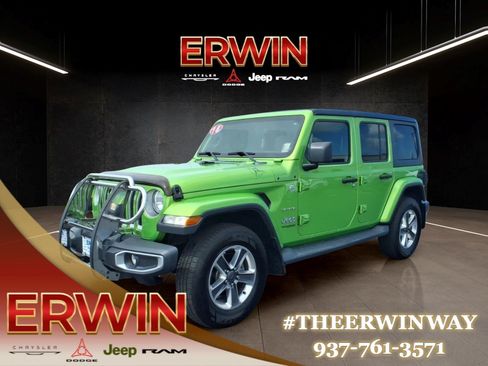 Used 2018 Jeep Wrangler Unlimited Sahara AWD/4WD image 3