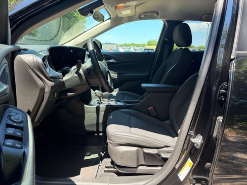 Used 2025 Buick Encore GX Preferred FWD image 25